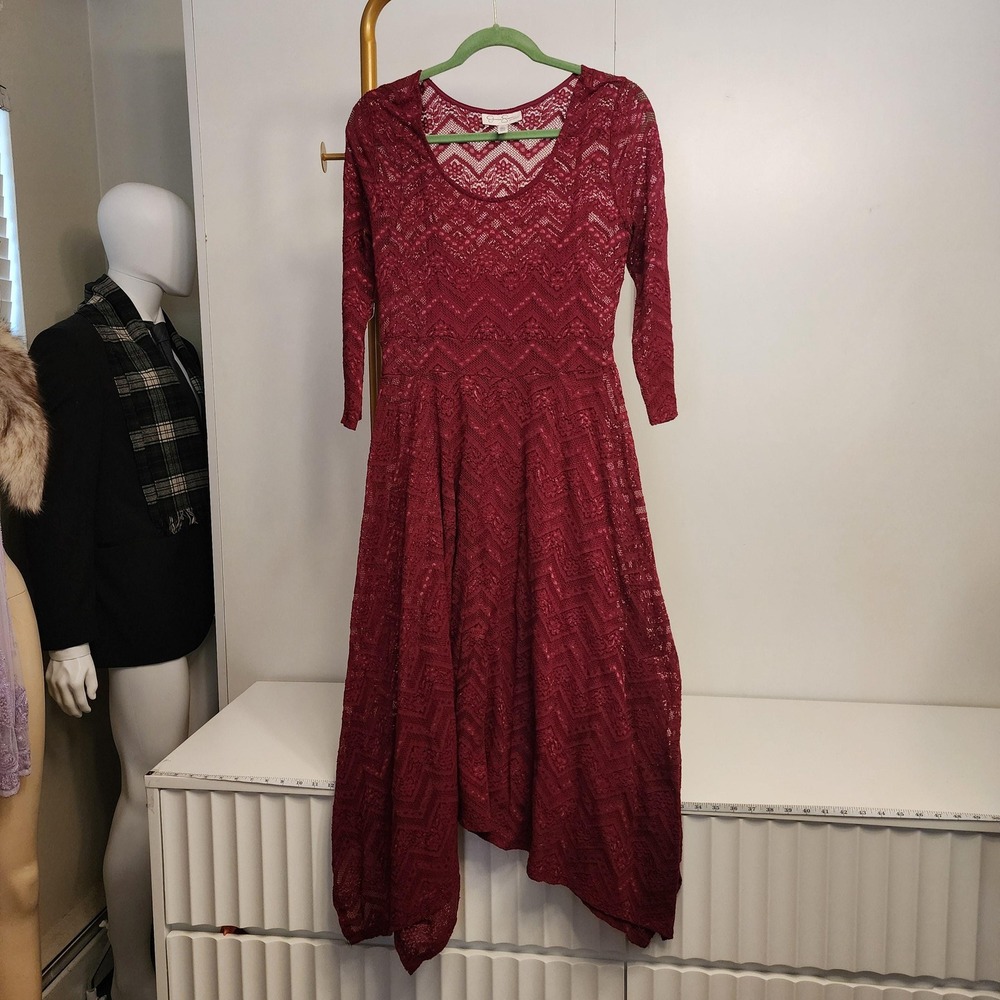M Burgundy Jessica Simpson 3/4 Sleeve, Lace, A-Line, Asymmetrical Hem Midi Dress